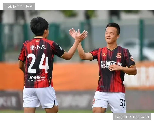 苏州东吴全队合练备战中甲联赛重点演练边路传中